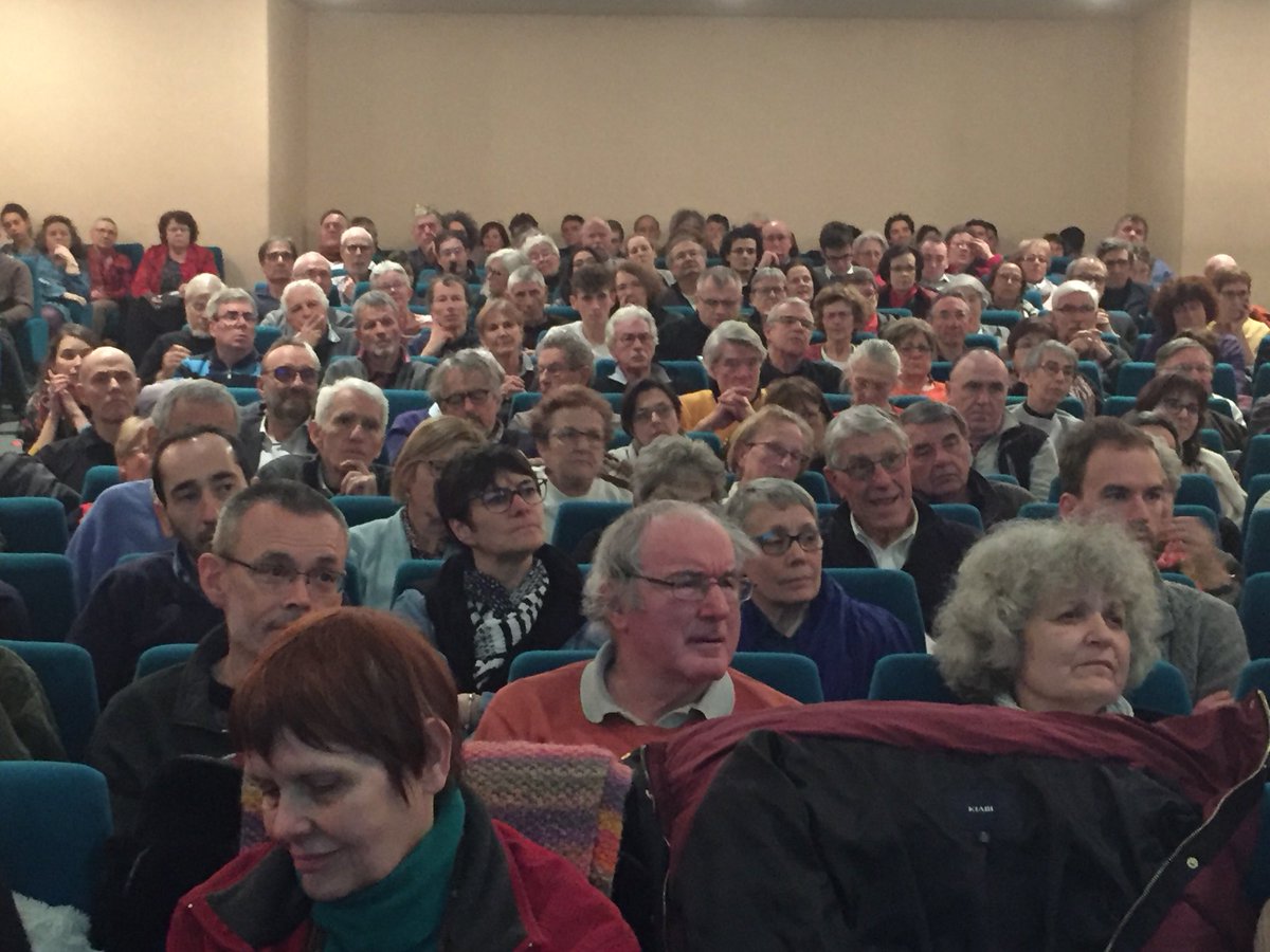 larrouturou's tweet photo. Le Pacte Finance-Climat ? « Le bon plan pour financer l’écologie » résume la République du Centre après le débat hier soir à Orléans. Un Pacte qui a le soutien d’un nombre croissant de citoyens et de tous les élus présents (maires ruraux, député, région Centre, ville d’Orléans). https://t.co/5mG4SPJ8fF