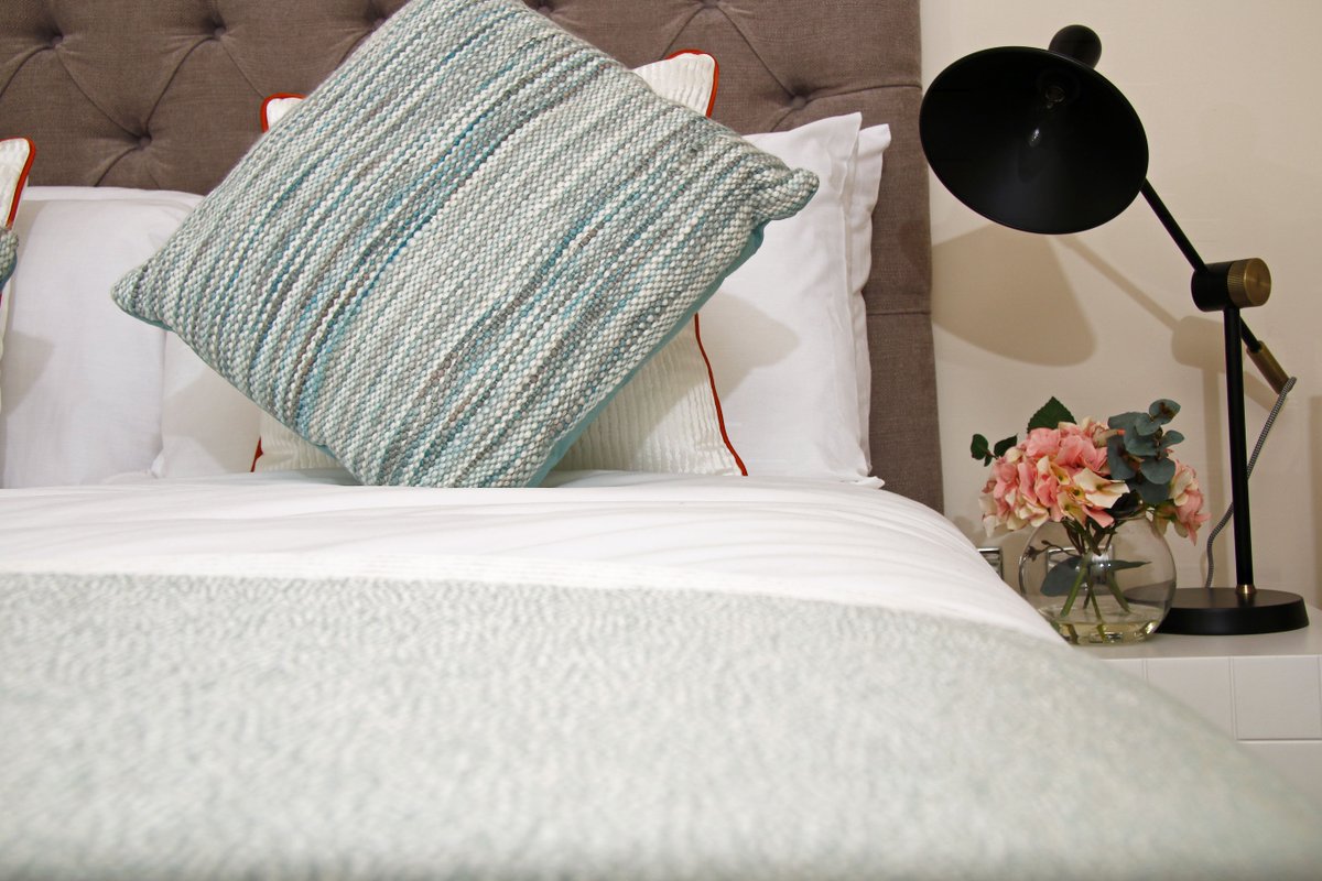 PortfolioGroup_'s tweet photo. With @hypnosbeds, bright and beautiful furnishings, soft bed linen and bouncy fluffy pillows - We know where I would rather be this morning... #Beds #Cosy #Comfortable #StayInBed #zzzzzz
#PortfolioApartments #portfoliogroup #travel #businesstravel #luxury #hotelalternative https://t.co/WHMQdae8Oc