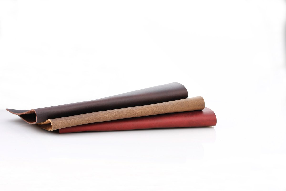 RobrasimService's tweet image. Crazy Horse Leather, the leather we used on our products, very durable and beautiful😀 robrasim.com #leather #crazyhorseleather #leathernotebook #leathergoods #handmadeleathergoods #handcrafted