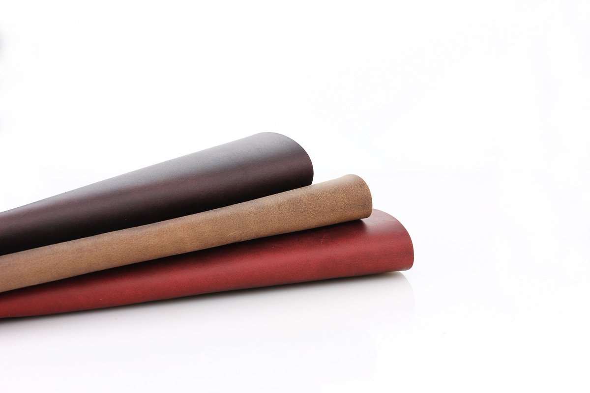 RobrasimService's tweet image. Crazy Horse Leather, the leather we used on our products, very durable and beautiful😀 robrasim.com #leather #crazyhorseleather #leathernotebook #leathergoods #handmadeleathergoods #handcrafted
