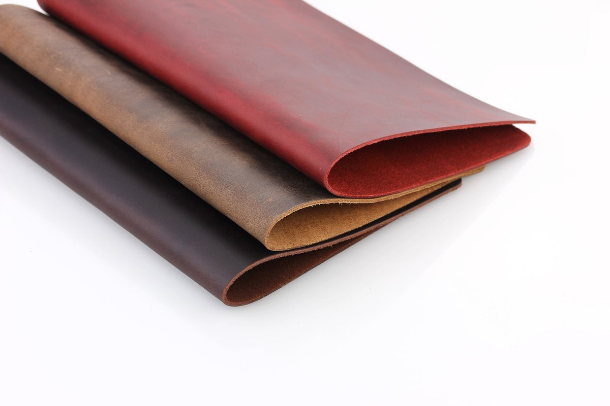 RobrasimService's tweet image. Crazy Horse Leather, the leather we used on our products, very durable and beautiful😀 robrasim.com #leather #crazyhorseleather #leathernotebook #leathergoods #handmadeleathergoods #handcrafted