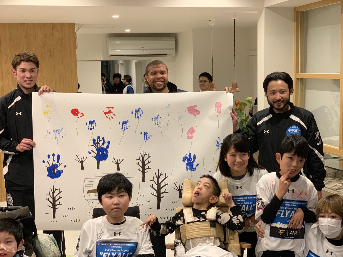 宇都宮ブレックス Utsunomiya Brex V Twitter 子供達と完成させたハンドペインティングと一緒に記念撮影 Bリーグ 宇都宮ブレックス Utsunomiya Brex V Twitter 子供達と完成させたハンドペインティングと一緒に記念撮影 Bリーグ