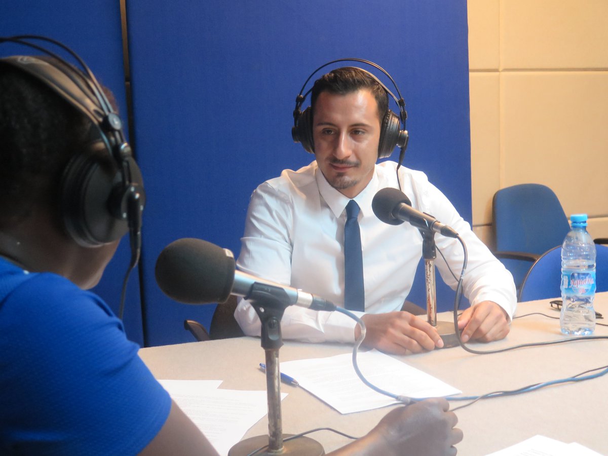 Alfonso Pagaza shares his volunteering story with Regina Gorle