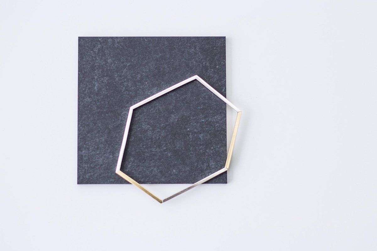 smames's tweet image. Would any celebs like to wear some of my jewellery to help me get somewhere in this crazy world? @Fearnecotton @thewhitmore @dollyalderton @DougiePoynter I think you guys would look great in it, handmade in the UK and totally unique! amystringer.co.uk