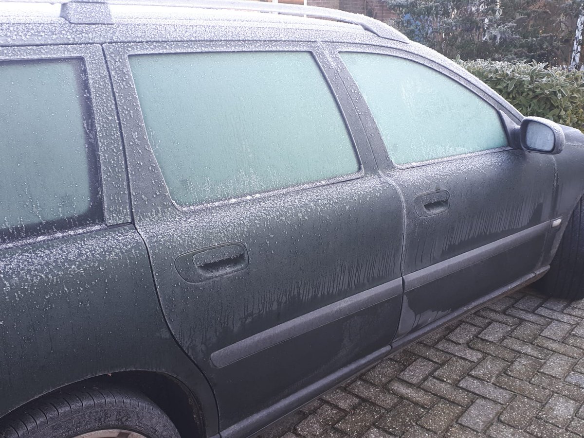 En dan krijg je de autodeuren met geen mogelijkheid open... #dewinterisbegonnen #watnu?