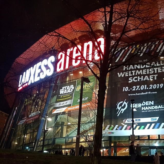 BrandEventim's tweet photo. Herzlichen Glückwunsch @DHB_Teams! Unsere KollegInnen in der @LANXESSarena freuen sich, euch in eurem "Wohnzimmer" begrüßen zu dürfen.
Über 19.000 Fans in der Arena und Millionen vor den Fernsehern in ganz Deutschland drücken euch die Daumen!
#handball19 #aufgehtsdhb https://t.co/BdpRlwSeel