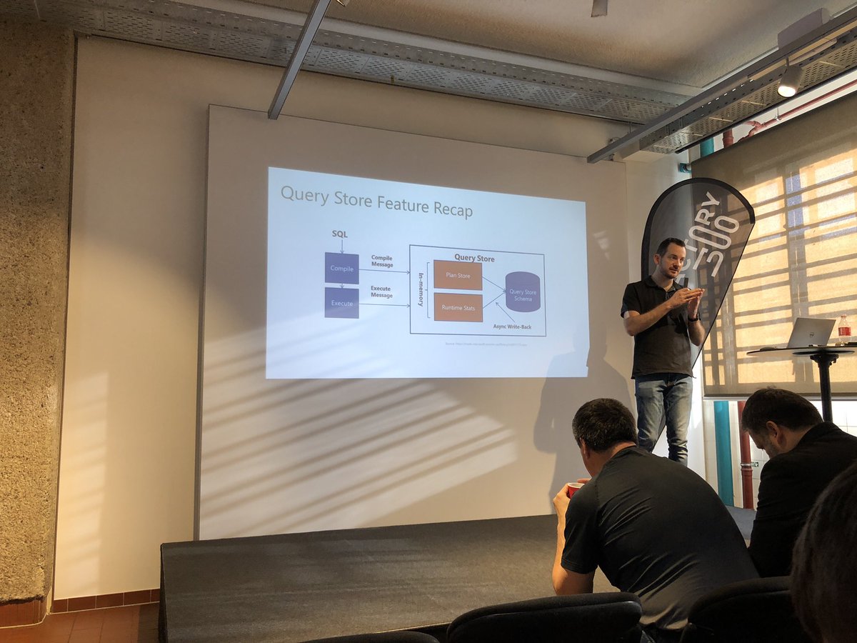 jaroreken's tweet image. #QueryStore features explained by @sql_williamd at #SQLSatLinz #joyfulBI