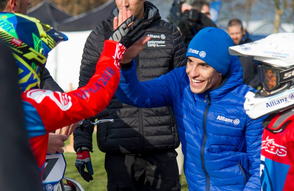 LapsForLife93's tweet image. ¿Cómo va el primer mes del año? ¡Nosotros lo hemos empezado con muchas ganas de continuar trabajando en nuevos proyectos con @marcmarquez93! #FelizViernes #FelizFinde