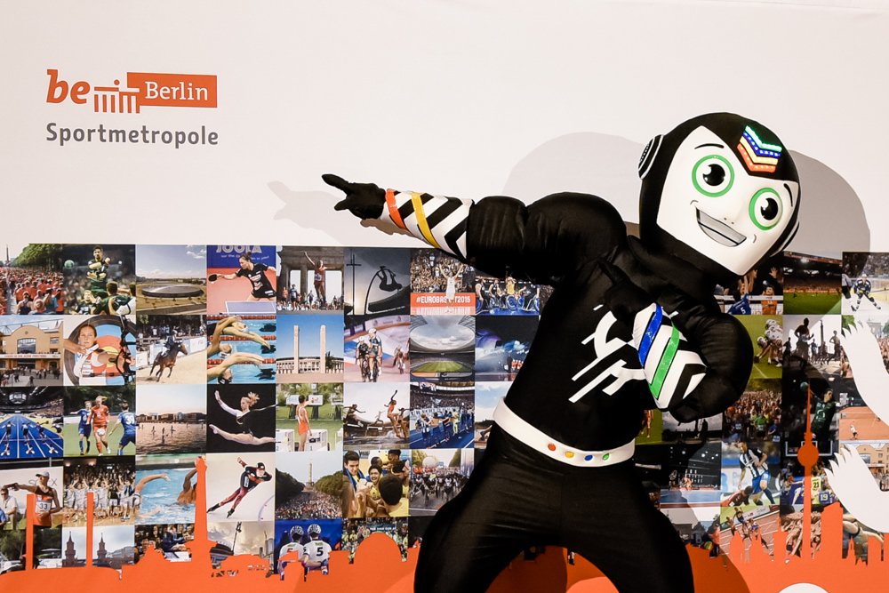 wir_berlin's tweet photo. Die #Sportmetropole Berlin bedankt sich bei allen Spielern, Zuschauern, Organisatoren und Volunteers für eine tolle Vorrunde der Handball-WM in der @MBArenaBerlin und wünscht allen Mannschaften für die Hauptrunde viel Erfolg und faire Spiele!
#Handball19
Foto: sr pictures https://t.co/aVoGLUqgj0