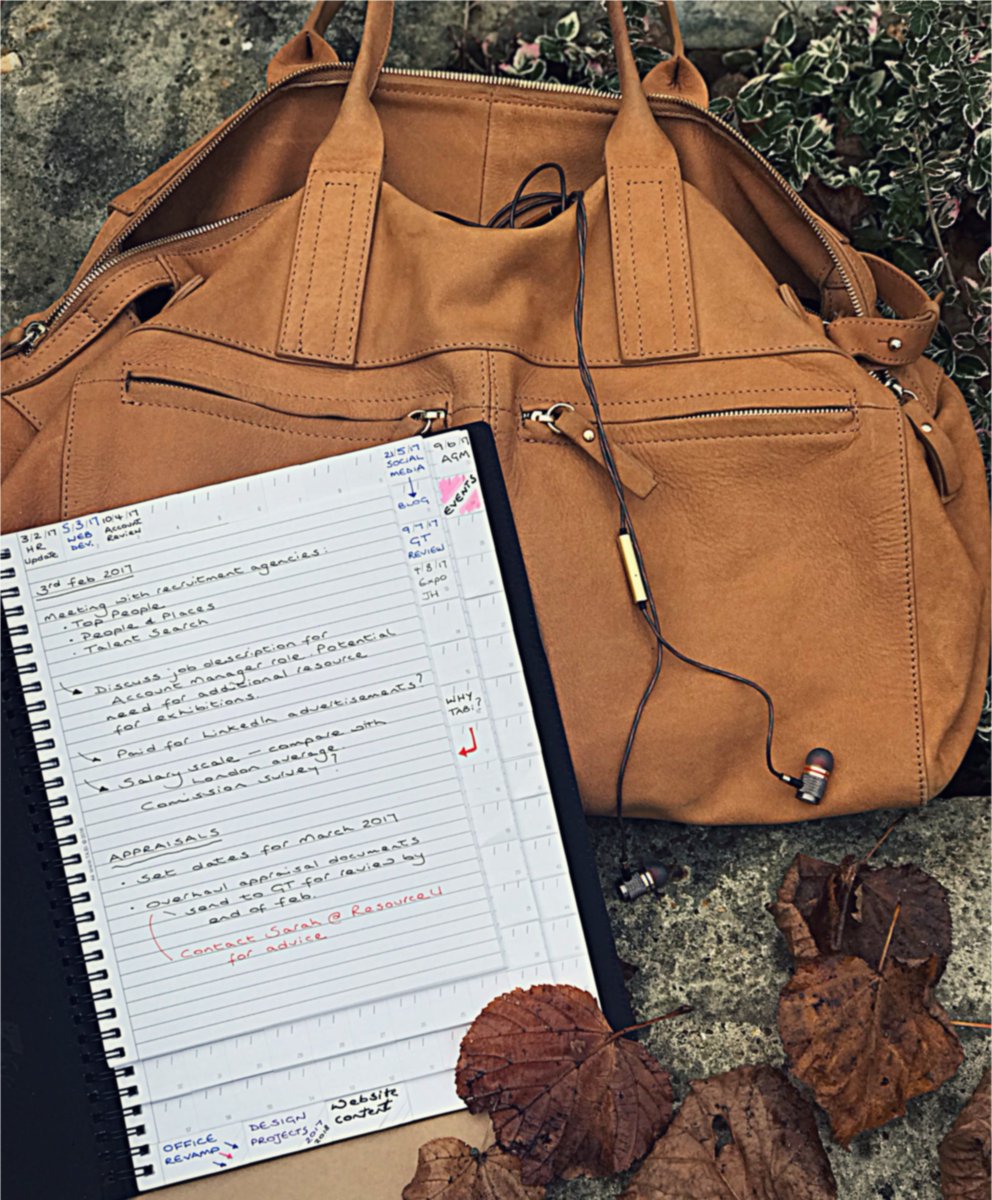 How bad do you think your digital addiction is? Research suggests that UK adults spend an average of 8 hours 41 minutes a day on screens, more time than they are asleep! Use the weekend to #logoff, pick up a #notebook, embrace the outdoors and have a #DigitalDetox #FridayFeeling