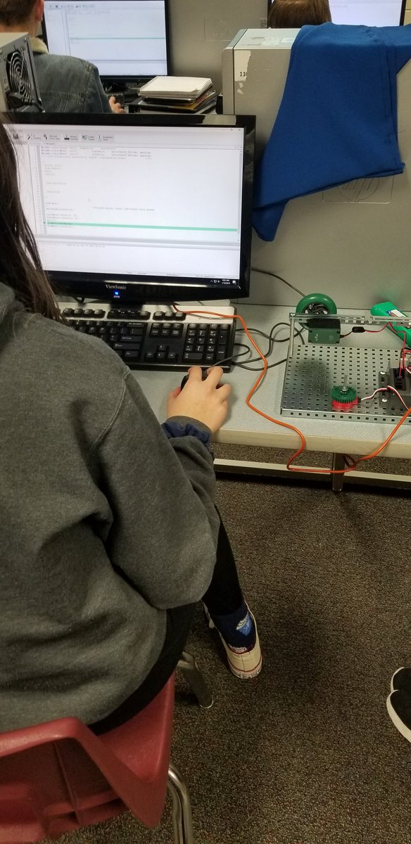 pomerjul16's tweet image. Students troubleshooting through Robotc for the first time. Many of these students have never touched a programming system.  Lots of peaked interest as they begin to register for high school in the coming weeks.  #compsci #sbl #robotc #engineering #pltw #recruiting #codelikeagirl