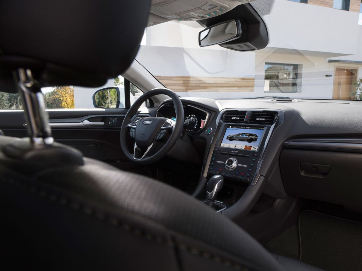 UXdrivers's tweet photo. Les premières photos officielles de la Ford Mondeo restylée qui sera présentée au salon de Bruxelles du 19 au 27 janvier ! Vous approuvez ? #BrusselsMotorShow #Bruxelles #Ford https://t.co/TaF8iGGJ42