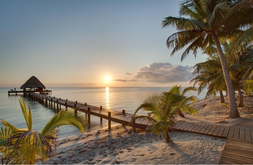 My heart has burned with passion
and has searched forever
for this wondrous beauty
that I now behold..."
#Rumi #poetry #fridayfeelings #nature #ocean #verao #summer #relaxation #peaceful #love #beauty #inspiring #travel #vibe