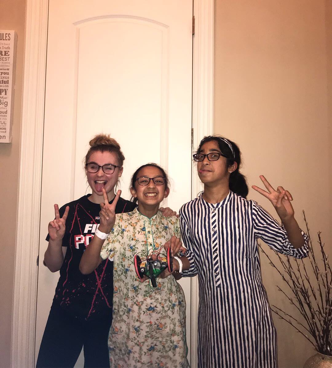 danielleboyerr's tweet photo. #EKGAR (Every Kid Gets A Robot) 3.0 Prototype party with one of my all-girls FLL teams, Astrobears. We had a blast with this new $20 dollar design!!! #stem #robotics #omgrobots https://t.co/qrNSfKgywH