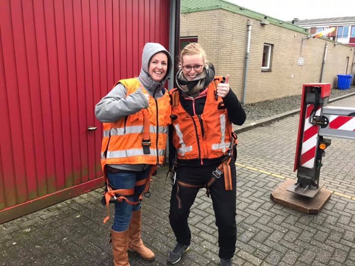 Vandaag zijn de groepen 5 t/ 8 naar de #brandweerkazerne in #Hoogezand geweest! We hebben veel gezien, de juffen mochten op hoogwerker en de kinderen mochten de commandant natspuiten! #westerbroek #hulpverlening #112 #brandweer #kleineschool #po