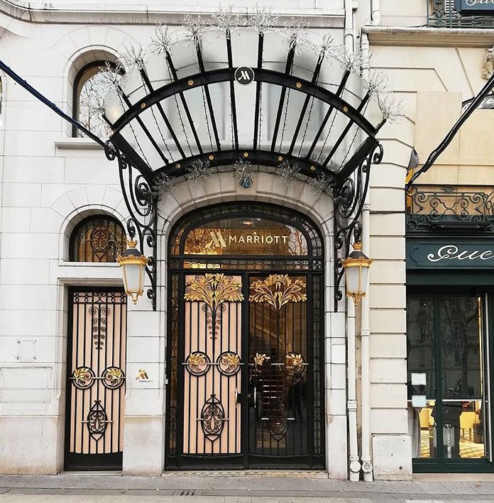 ronanvisite's tweet photo. 🏛️💡Venez attiser votre citoyenneté au musée ! L'harmonie et l'altérité sont là dans ses salles, l'histoire nous y parle, le rêve s'y concrétise, le Grand Débat y a lieu tous les jours. Qu'est-il de plus beau de voir un musée ouvert et un @hm fermé 😊 https://t.co/Aq0DnsI0mV