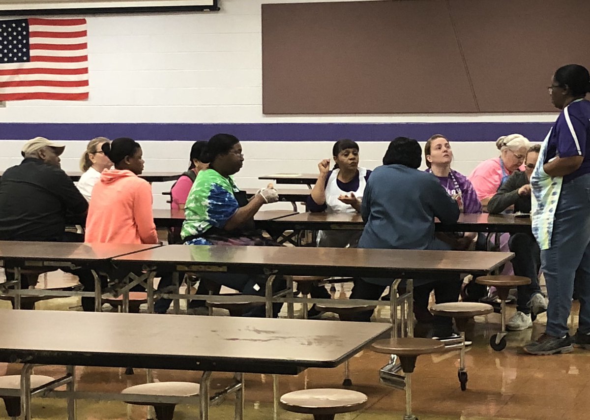 angelapoag's tweet photo. Spotted in the cafeteria this morning. Mrs. Jean and the Cafe Staff are an integral part of #WMSsuccess each and everyday! @WMStigers @CoachE37334 @cjmarczak @MauryCoSchools https://t.co/Cb51PKVSnr