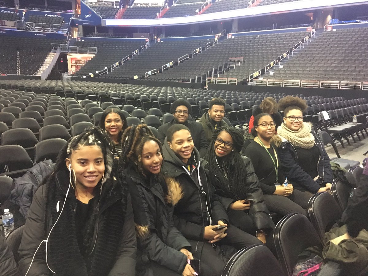 ACHSEducators's tweet photo. ACHS Students and Choir members arrived early this morning #iStand4Life #Mass4Life https://t.co/Zo0CyST4pB