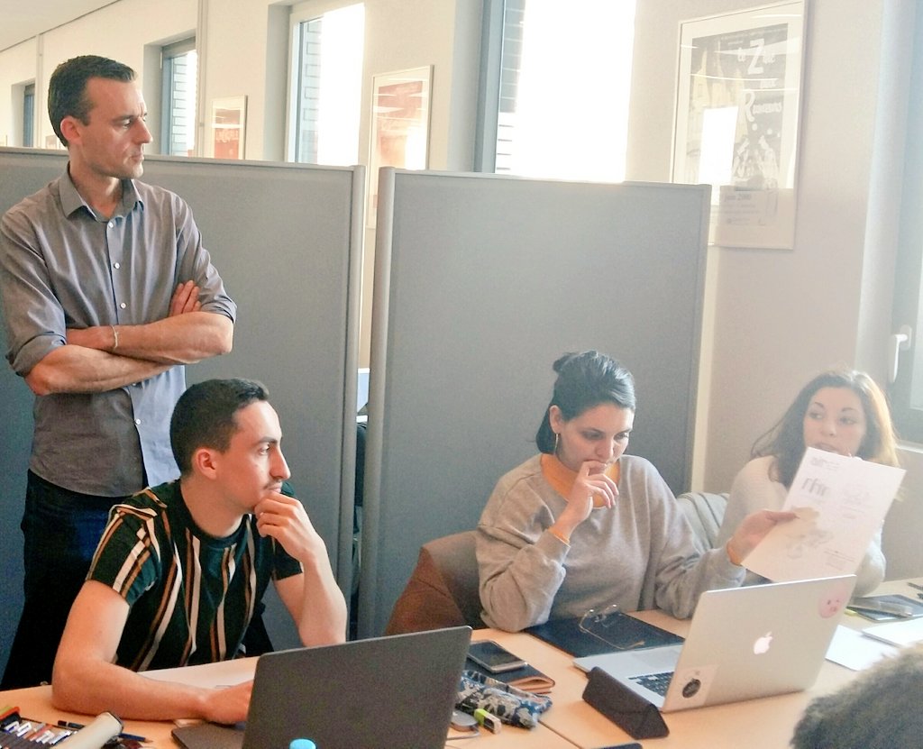 EstellePrusker's tweet photo. #hyblab #ddj J2 : les idées des étudiants fusent au #Mediacampus pour construire des histoires interactives avec les données des 9 porteurs de projets. #Hybridation étudiants ingénieurs-designers-communicants #innovation #media https://t.co/17LSzHo7OF