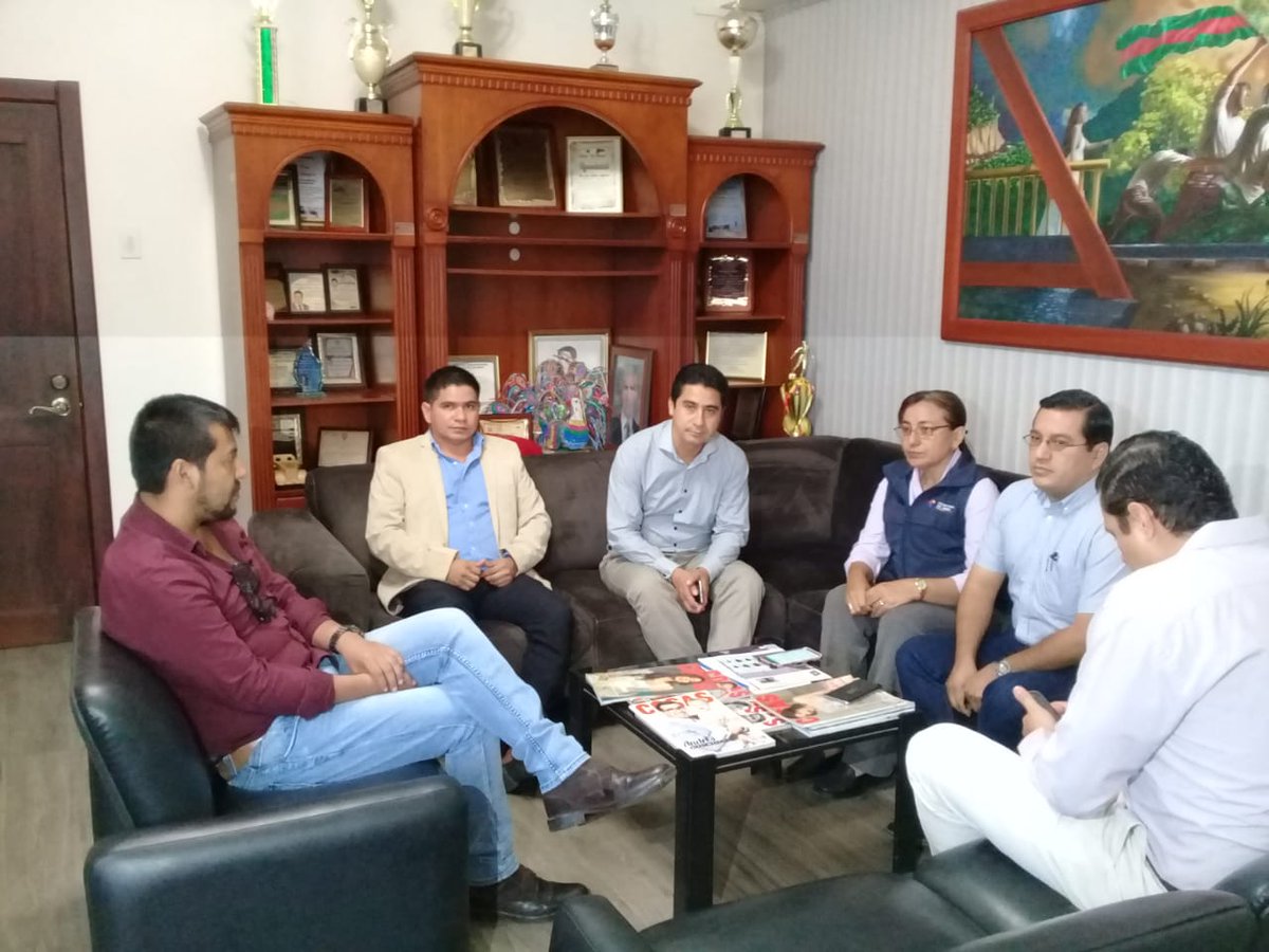 AguaEc's tweet photo. AHORA I Subsecretario de @AguaEc Mauricio Ochoa en reunión con @John_Cherrez alcalde del @GADMArenillas, para tratar temas de Agua Potable y Saneamiento para la zona. #GobiernoEnAcción https://t.co/NkLxH2hCgn