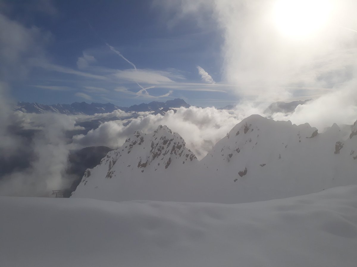 Pour bien commencer le weekend !
#lesmarecottes #secretspot #Ski