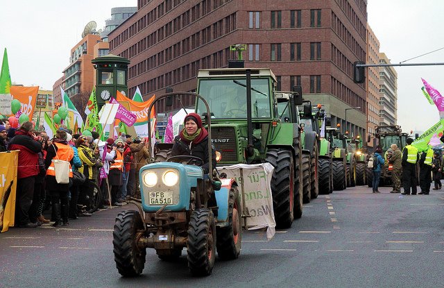 ARC2020eu's tweet photo. Beets, Beats and the Fight for Better Bites – Berlin Rocks this #WHES19 Weekend
Some great events happening this weekend in Berlin - all the deets here!
#WirHabenEsSatt 
#schnippeldisko
#soupandtalk
https://t.co/D2BwpTUvNG https://t.co/4IA5O7qPJo