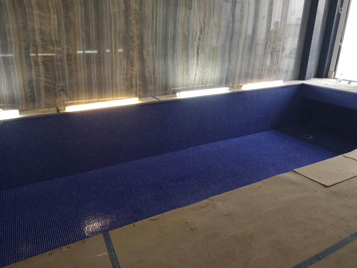 Roblowetiling's tweet image. End of the week, end of another job.
Using @ARDEXUKTiling X77 adhesive &amp;amp; silver shimmer grout with @ezarri tiles