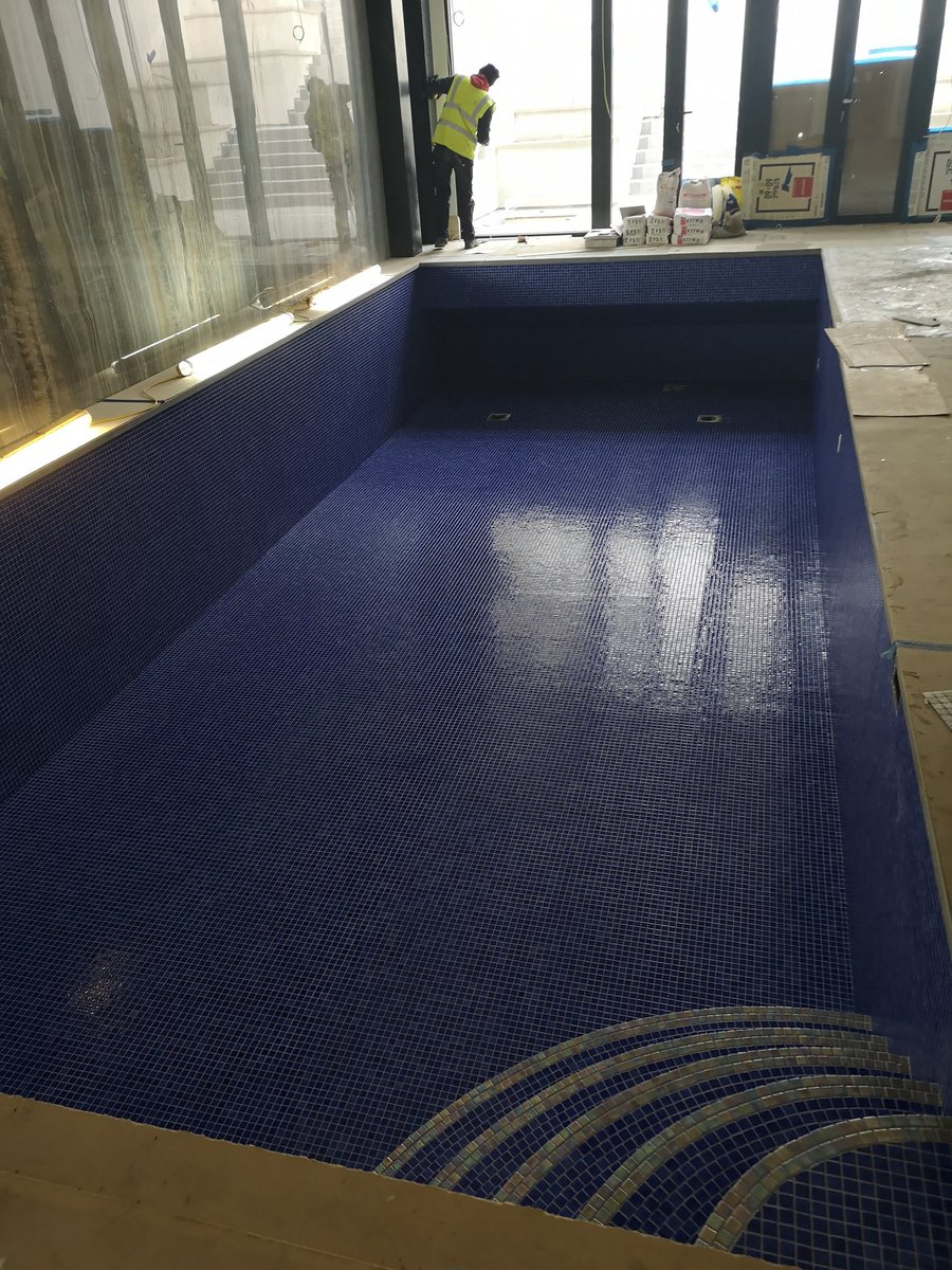 Roblowetiling's tweet image. End of the week, end of another job.
Using @ARDEXUKTiling X77 adhesive &amp;amp; silver shimmer grout with @ezarri tiles