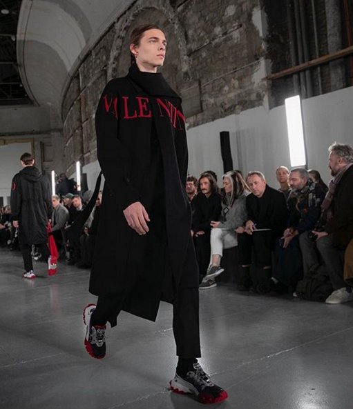 DxG_Packaging's tweet photo. Moda Uomo 2019: look e tendenze • Read more: https://t.co/pIOx0HcNw0 • #menswear #menfashion #menfashionweek #2019 #london #florence #milan #paris #fashionicon #fashionstyle #fashionaddict #dxgpackaging #fashionblog #luxury #fashion #design #creative #packaging #packagingdesign https://t.co/ZOUdVoFlFQ