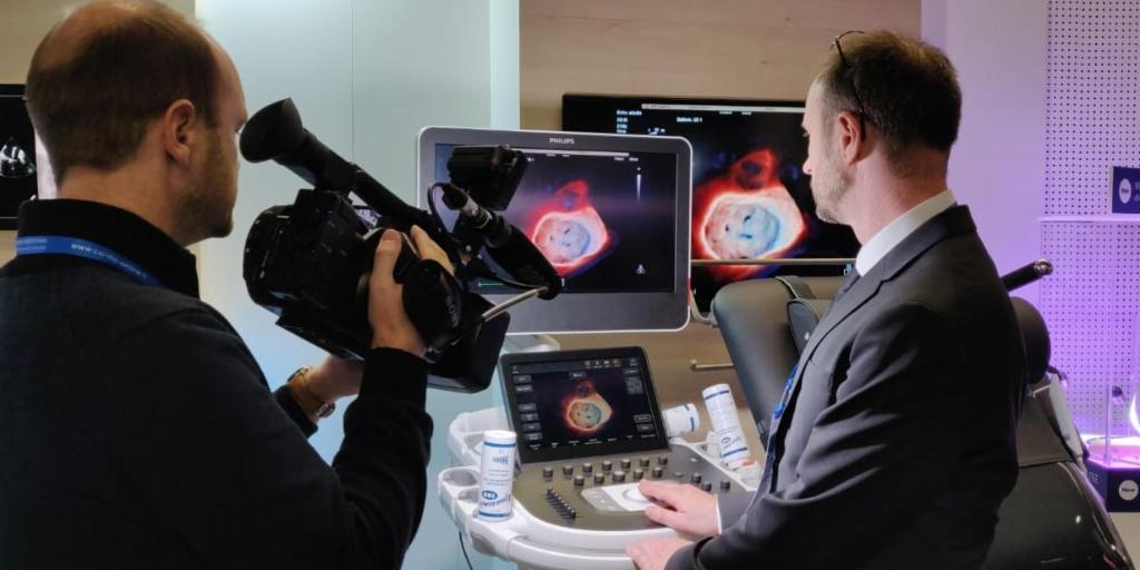 PhilipsFrance's tweet image. 🎥 [ça tourne]: Interview @leQdM du Dr F.Levy, #cardiologue,  sur les dernières fonctionnalités de notre #echographe haut-de-gamme : #imagerie cardiaque 3D en temps réel avec #IA embarquée
 #TOMTEC  #JESFC2019 @CardioOnline @CCF_cardio @davidcorcos @sfcardio #JESFC #innovation