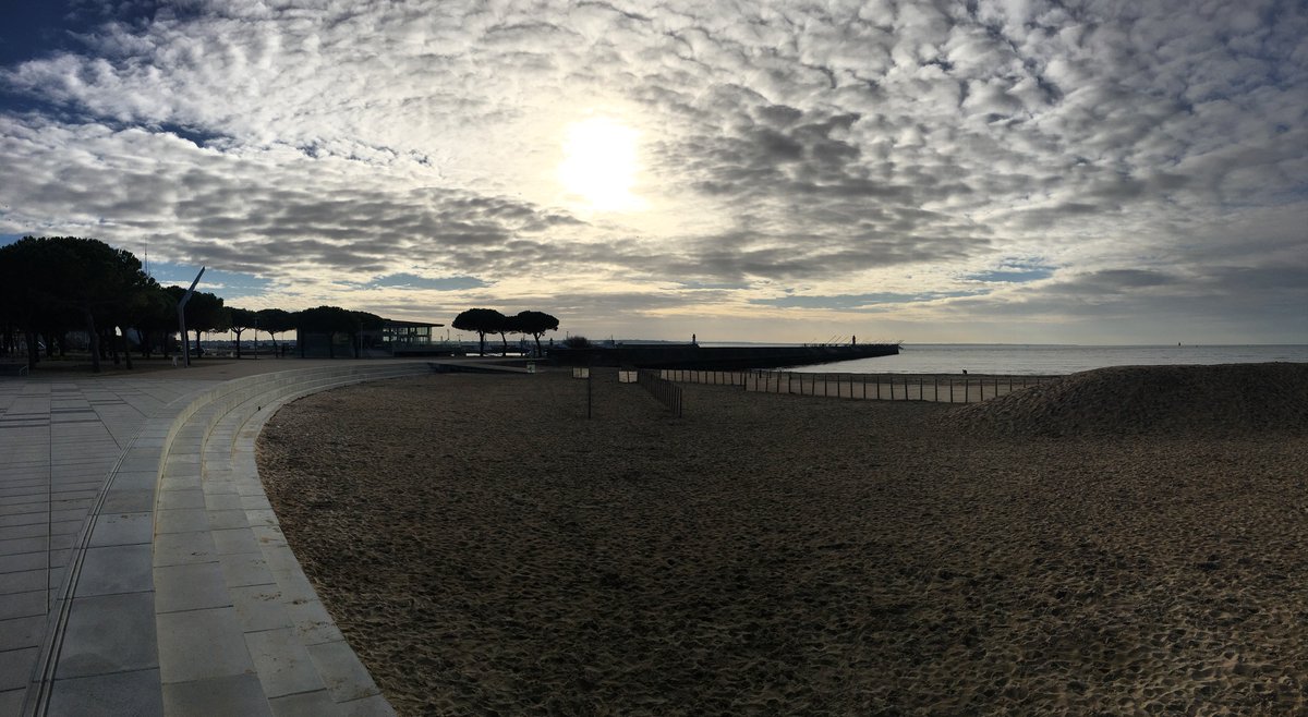 investnantesSN's tweet photo. #QualiteDeVie Déjeuner au bord de la mer entre 2 rendez-vous, c’est à #SaintNazaire ☀️🏄🏽‍♀️
#ViePro/#ViePerso https://t.co/710M6uVgS3