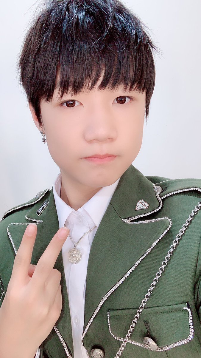YG_TreasureBox's tweet photo. 💎본방사수💎
YG 보석함 마지막화 방송 1시간 전!
파이널 경연 무대 셀카를 공개합니다✨
#YG보석함 #YG_TREASURE_BOX #보석함 #FINAL_EPISODE #VLIVE_10PM #JTBC2_YOUTUBE_MIDNIGHT #YG https://t.co/tm22QbHFes