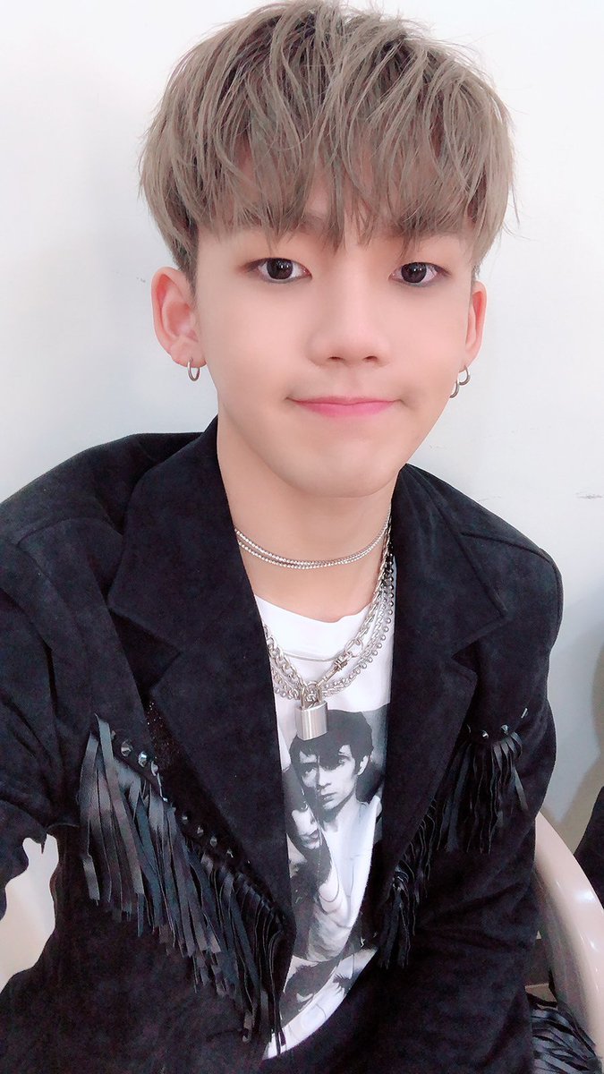 YG_TreasureBox's tweet photo. 💎본방사수💎
YG 보석함 마지막화 방송 1시간 전!
파이널 경연 무대 셀카를 공개합니다✨
#YG보석함 #YG_TREASURE_BOX #보석함 #FINAL_EPISODE #VLIVE_10PM #JTBC2_YOUTUBE_MIDNIGHT #YG https://t.co/ZoFMcVx3lt