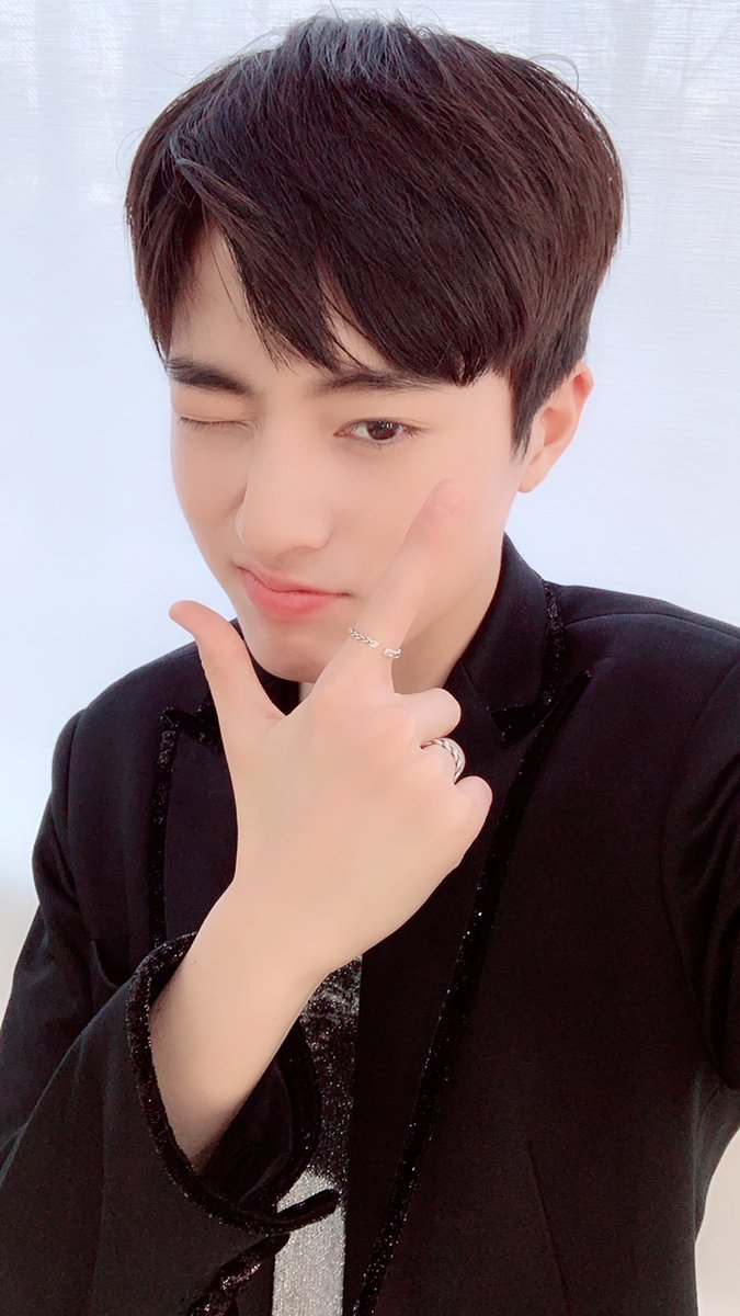 YG_TreasureBox's tweet photo. 💎본방사수💎
YG 보석함 마지막화 방송 1시간 전!
파이널 경연 무대 셀카를 공개합니다✨
#YG보석함 #YG_TREASURE_BOX #보석함 #FINAL_EPISODE #VLIVE_10PM #JTBC2_YOUTUBE_MIDNIGHT #YG https://t.co/fqoJBAiPLI