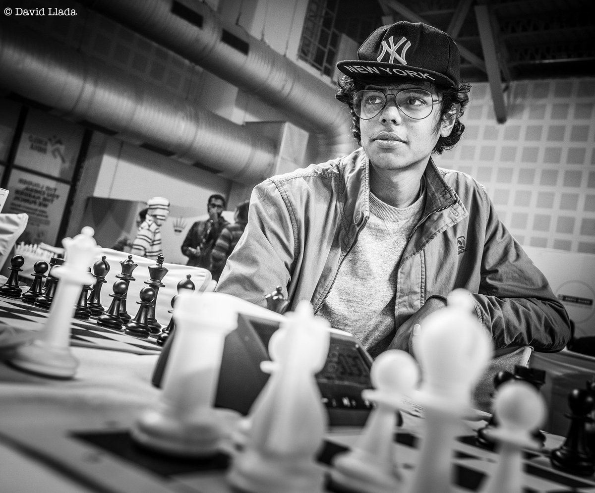 davidllada's tweet photo. This boy was one of the most photogenic participants at the #DelhiChessOpen, with his big glasses -that allow seeing his eyes- and that beautiful curly hair. But I didn't get his name, if any of my Indian friends can identify him, please let me know. https://t.co/IR8OH4tPEd
