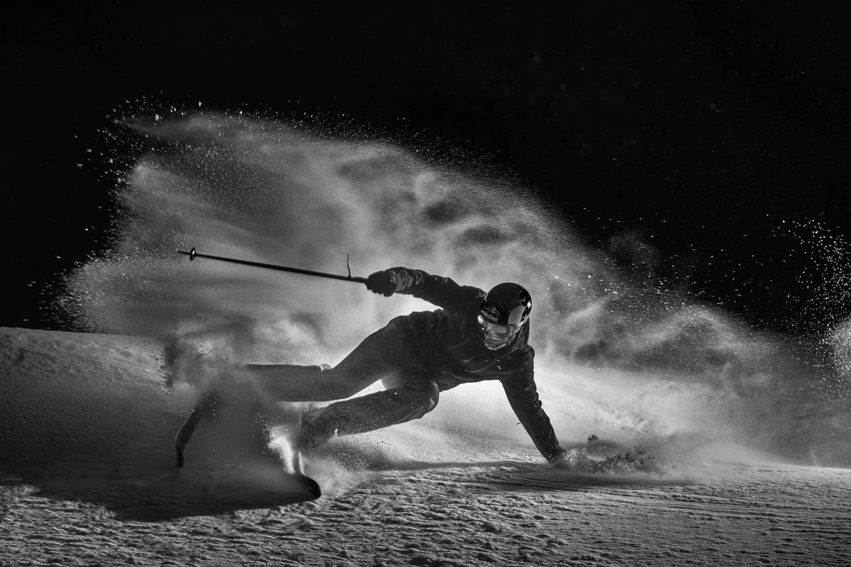 KJUS_Company's tweet photo. Great news! HYDRO_BOT, the world's first wearable technology ski jacket that delivers sweat control at the touch of a button has just picked up its first award by being named the Gold Winner of @ispo 2019. Find out more: https://t.co/be1Xn83X4N #kjus #hydrobot #innovation https://t.co/YBMhrjkA5F