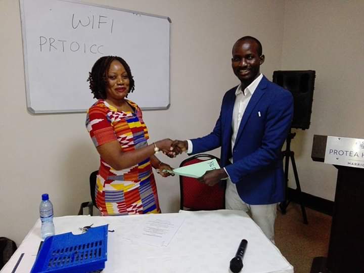 YEFI2's tweet photo. YEFI SIGNS the BRITISH funded Queens young leaders firestarter initiative project with action aid. @YEFI2 will roll out the project in #LUNDAZI and #Chinsali in the next 6months. Resource mobilization director Richard Kachungu signs the MOU with action aid country director. https://t.co/tcWR9PnKvI