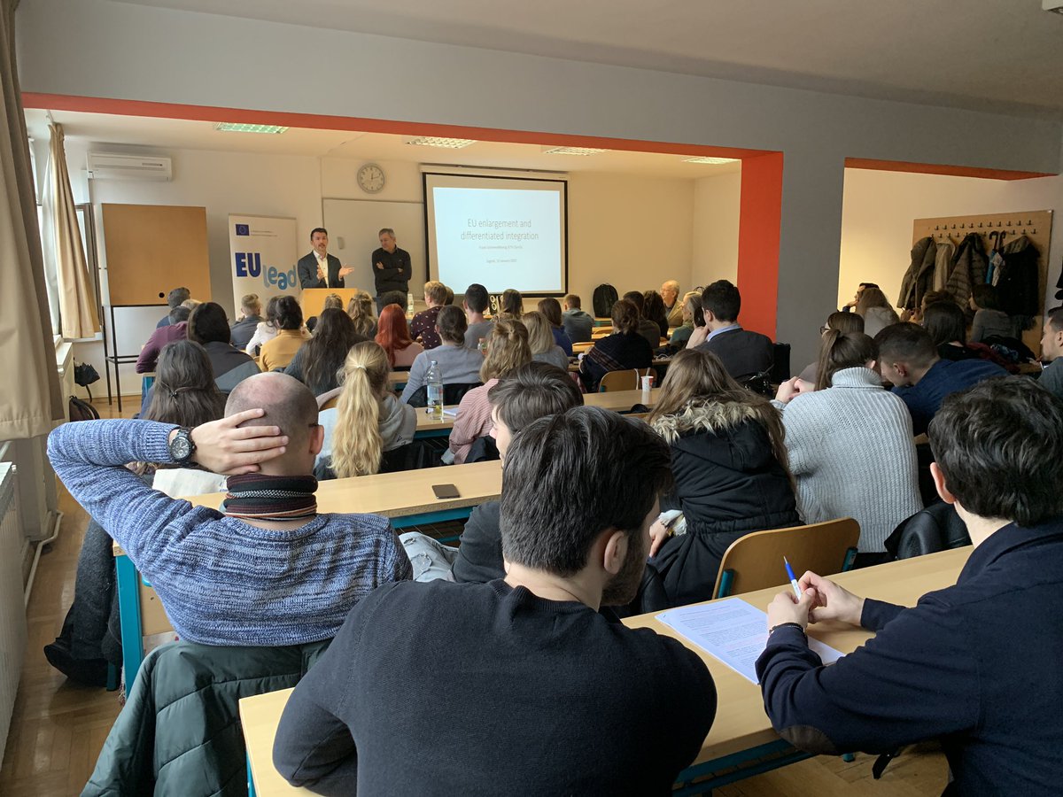 A full room welcomes Frank Schimmelfennig to hold his lecture on 'EU enlargement and differentiated integration” at @FPZGhr @irmo_hr #EUenlargment #DifferentiatedIntegration