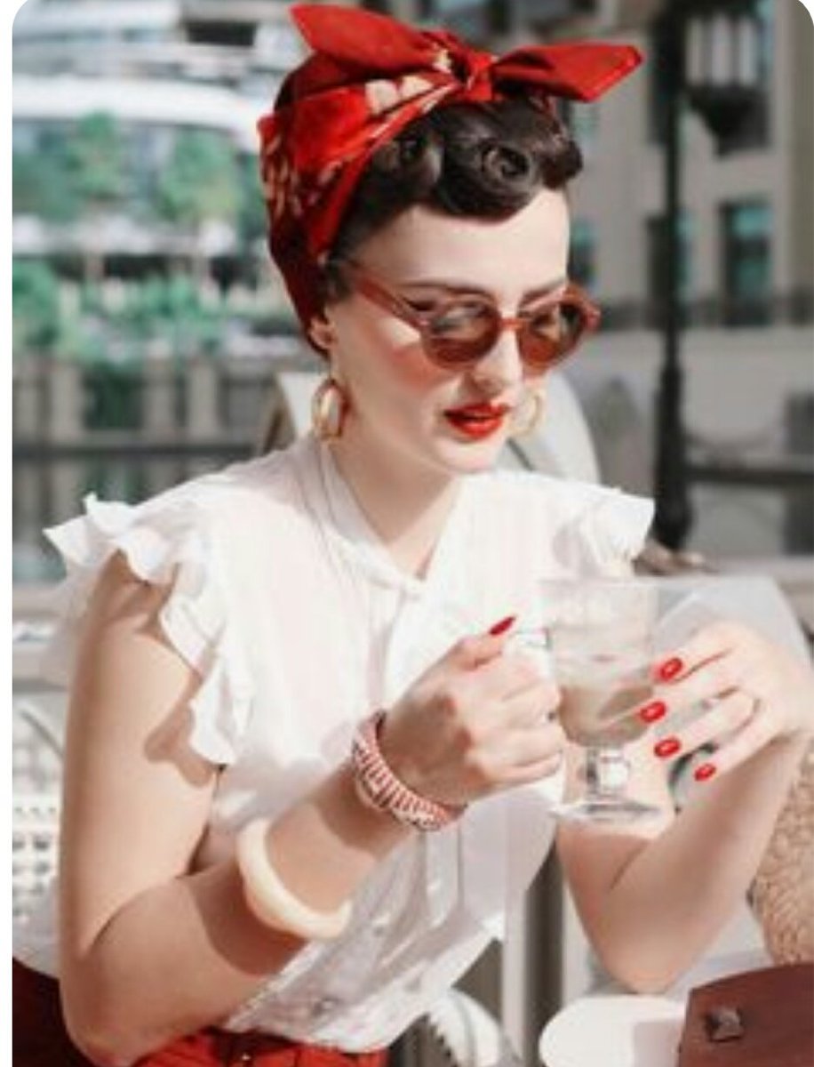 Ayuto ジョルノの髪って三つ編みの長さを考えると全体的にこのモデルさんくらいの長さかな 前髪結構長いね ジョルノの髪おろした姿見てみたい この ヴィクトリーロール って凄く応用出来て上品にも可愛くも見えるからディ モールトベネ