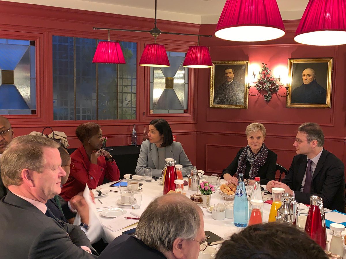 La Déléguée générale de la Fédération Wallonie-Bruxelles et de la Wallonie en France, et Vice-Présidente du <a href="/GAFFrance/">Groupe des Ambassadeurs Francophones de France</a>  très heureuse d'avoir participé à ce premier échange très constructif entre la Secrétaire générale de la @OIFfrancophonie, <a href="/LMushikiwabo/">Louise Mushikiwabo</a> et le CA du GAFF.