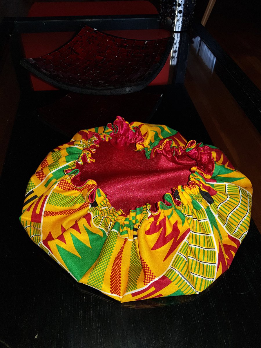 unclemega93's tweet photo. LES TWITTOS !! (FAUT RT SVP)

Ma mère commence tout juste à vendre ses bonnets de protection pour cheveux  cousu par ses propre main à partir de WAX BENINOIS (la doublure intérieur est en satin) ! Ils sont disponible pour 15€ en IDF (venez en DM si interessé) https://t.co/cbQO03YC7z
