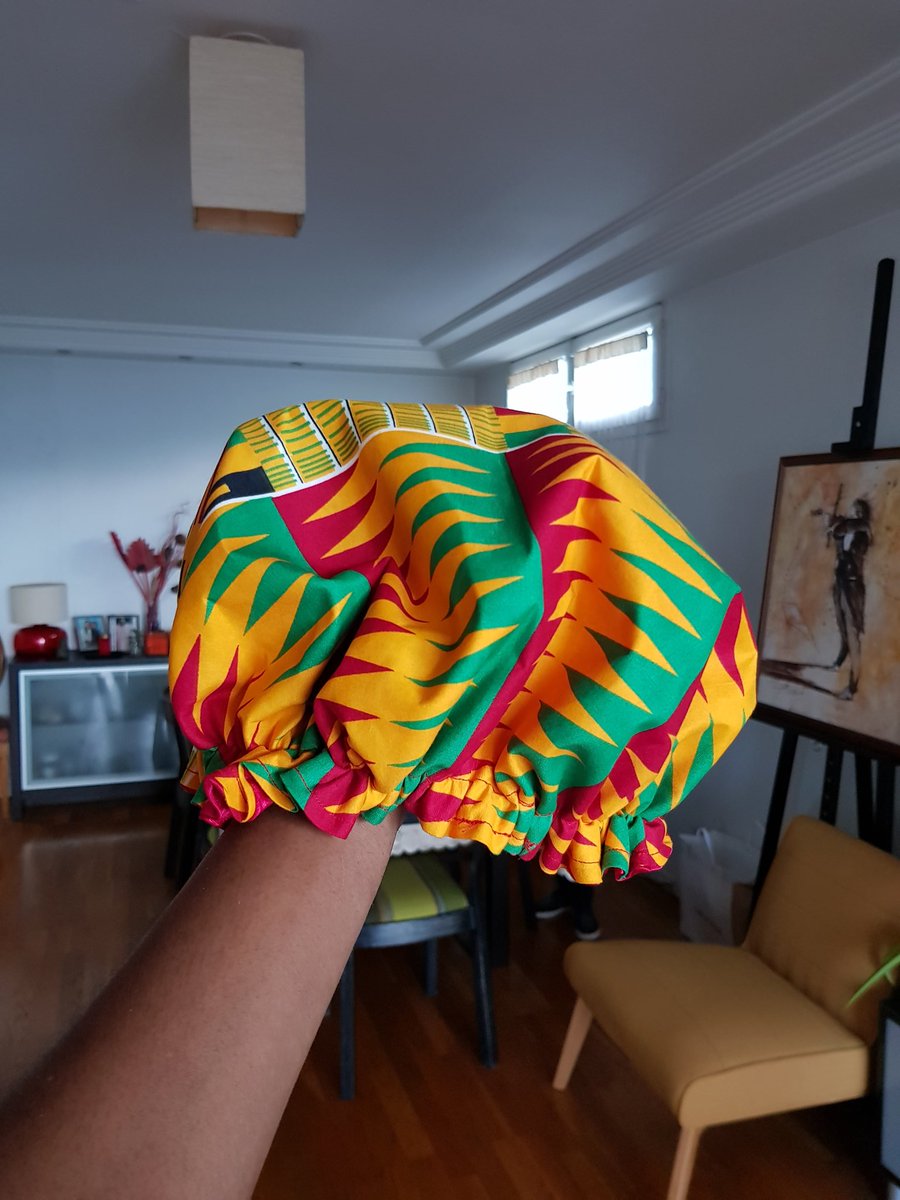 unclemega93's tweet photo. LES TWITTOS !! (FAUT RT SVP)

Ma mère commence tout juste à vendre ses bonnets de protection pour cheveux  cousu par ses propre main à partir de WAX BENINOIS (la doublure intérieur est en satin) ! Ils sont disponible pour 15€ en IDF (venez en DM si interessé) https://t.co/cbQO03YC7z