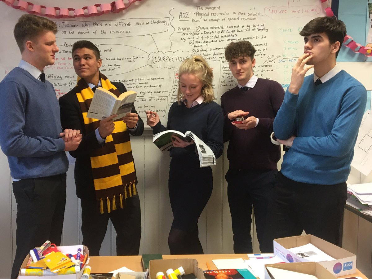 RsSedbergh's tweet photo. A typical RS lesson here at Sedbergh #resurrection #faketom #prophettaran #collaborativelearning #voyageofdiscovery #lovinglife https://t.co/G6x8JqsKec
