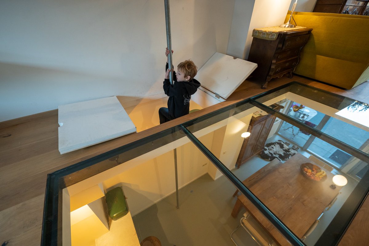 Op IJburg een huis met een brandweerpaal te koop :-) @pshetparool  <a href="/AT5/">AT5</a> #ijburg #huistekoop