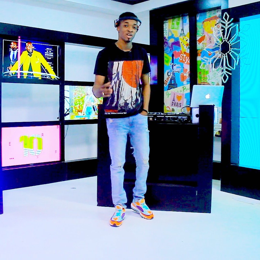 #NowShowing 📺 #MuzicBox live with @djmillzygh brought to by @MTNGhana and @OrijinGH
@djmillzygh styled by @czarsneakers
📺Your No1 Urban Entertainment Music Channel #4syteTv