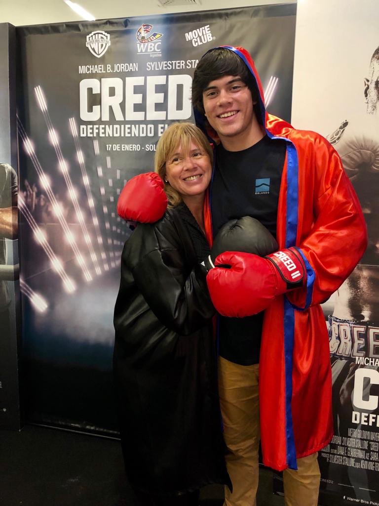 WBCBoxingAR's tweet photo. Silvia Monzon y Agustin su hijo llegaron desde Santa Fe especialmente para el Avant Premiere #CREEDII #monzon 
@WarnerBrosAr @creedmovie @WBCBoxing https://t.co/QrkgOxmCbX