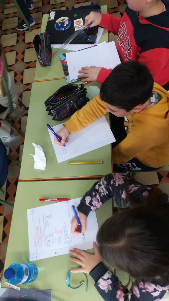 SalesiansRoc's tweet photo. A #rocep4 fem mates amb l'ajuda de @ClashRoyaleES! Gaudim amb @lahoz22 de les divisions! #salesiansroc1819 https://t.co/wM8Ewnw2jm