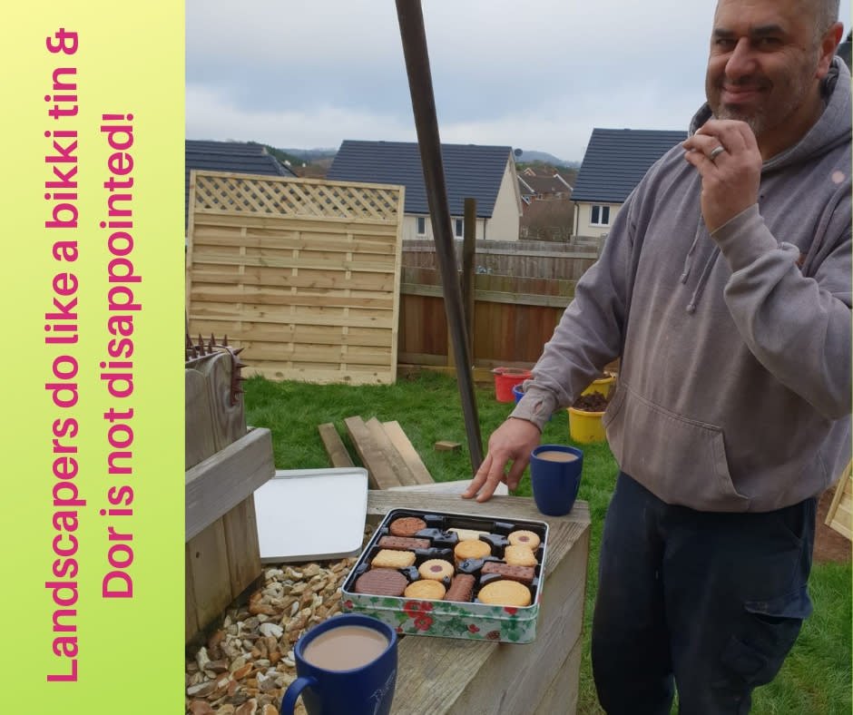 MangoExeter's tweet image. Happy Customers and Happy Landscapers!
Got to keep their strength up.