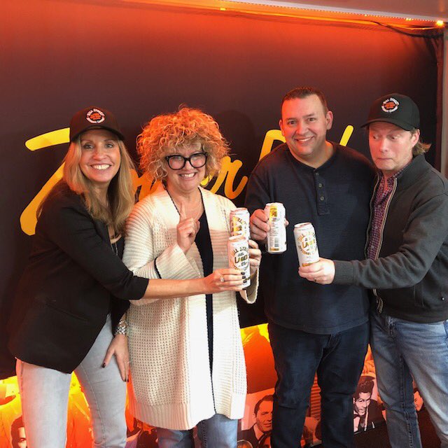 samhinthecity's tweet photo. Beer for Breakfast? You betcha when it’s⁩ #alcoholfree! #BreakfastRadio w Neil, Sam and Jane is 3 weeks into the #HillStreetChallenge &amp; going strong. Thanks David from ⁦@HillStreetBevCo⁩ for brekkie🍺@neilhedley⁩ ⁦@JaneBrownNews⁩ ⁦@zoomerradio⁩ https://t.co/8Gbj7Q3Uk5