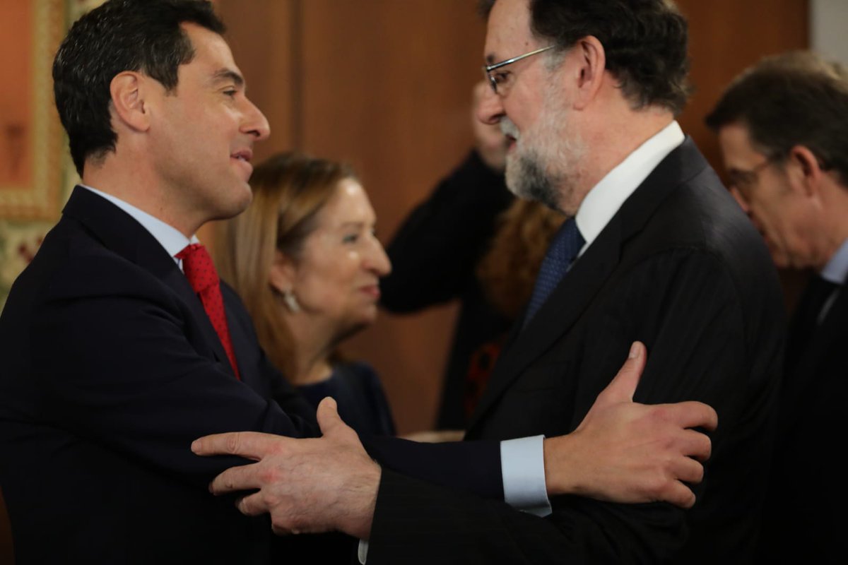 marianorajoy's tweet photo. Orgulloso y feliz de acompañar al nuevo Presidente de la Junta de Andalucía en un día histórico. Enhorabuena a @JuanMa_Moreno y a todos los compañeros del PP de Andalucía. #UnNuevoGobierno https://t.co/maZw6EXCQi